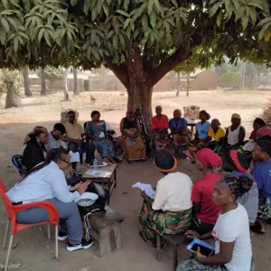 AfricaRice Team discussing with women of Gidan Maiakuya, Nasarawa State, Nigeria.